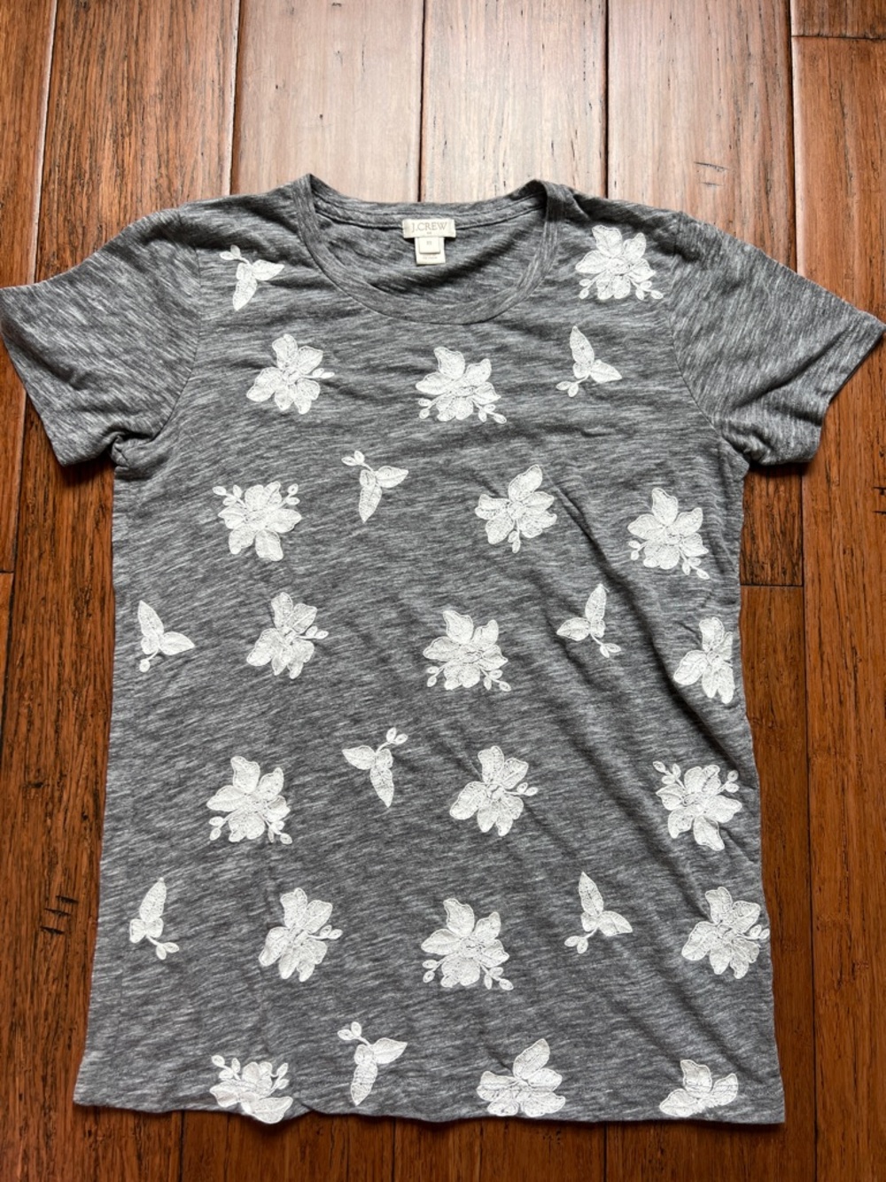 J. Crew Women’s Heather Gray Tee with White Embroidered Flowers Sz. XS
